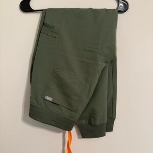 NWOT Figs Zamora Joggers - Moss